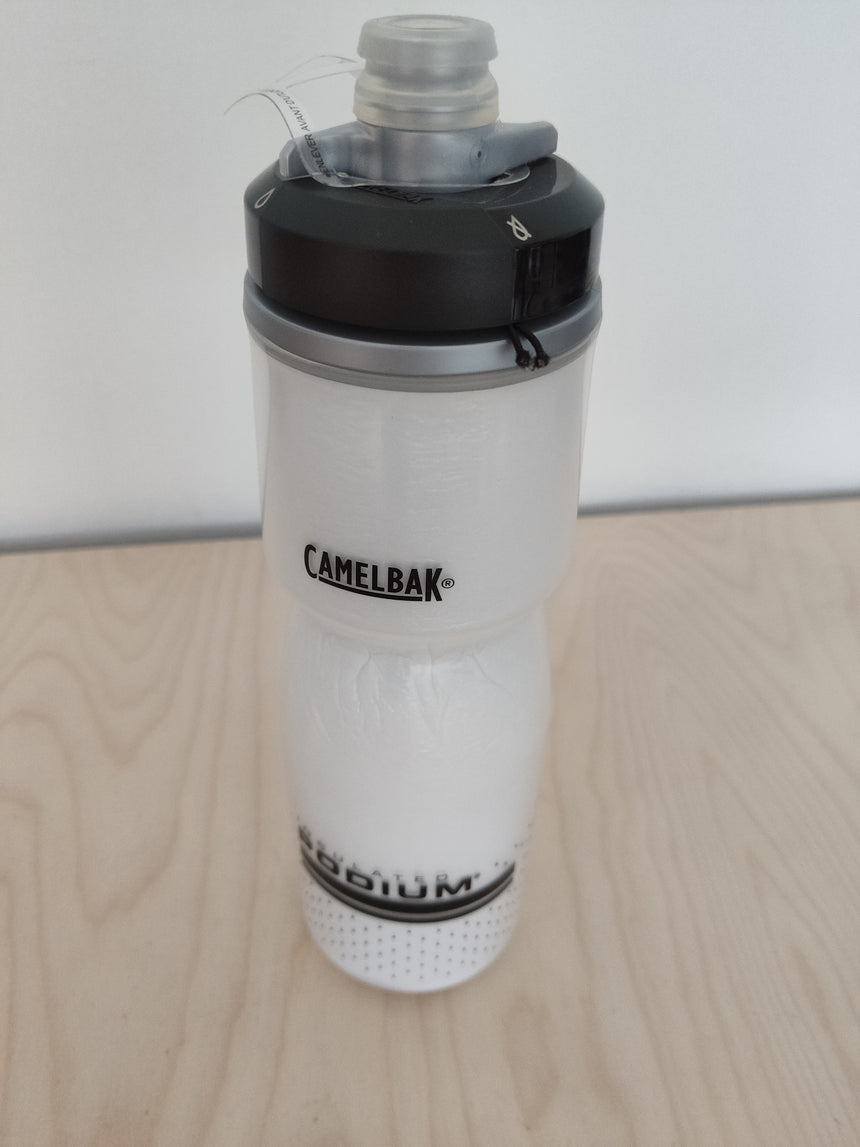 Camelbak Podium Chill Fahrrad-Trinkflasche (710 ml) weiss