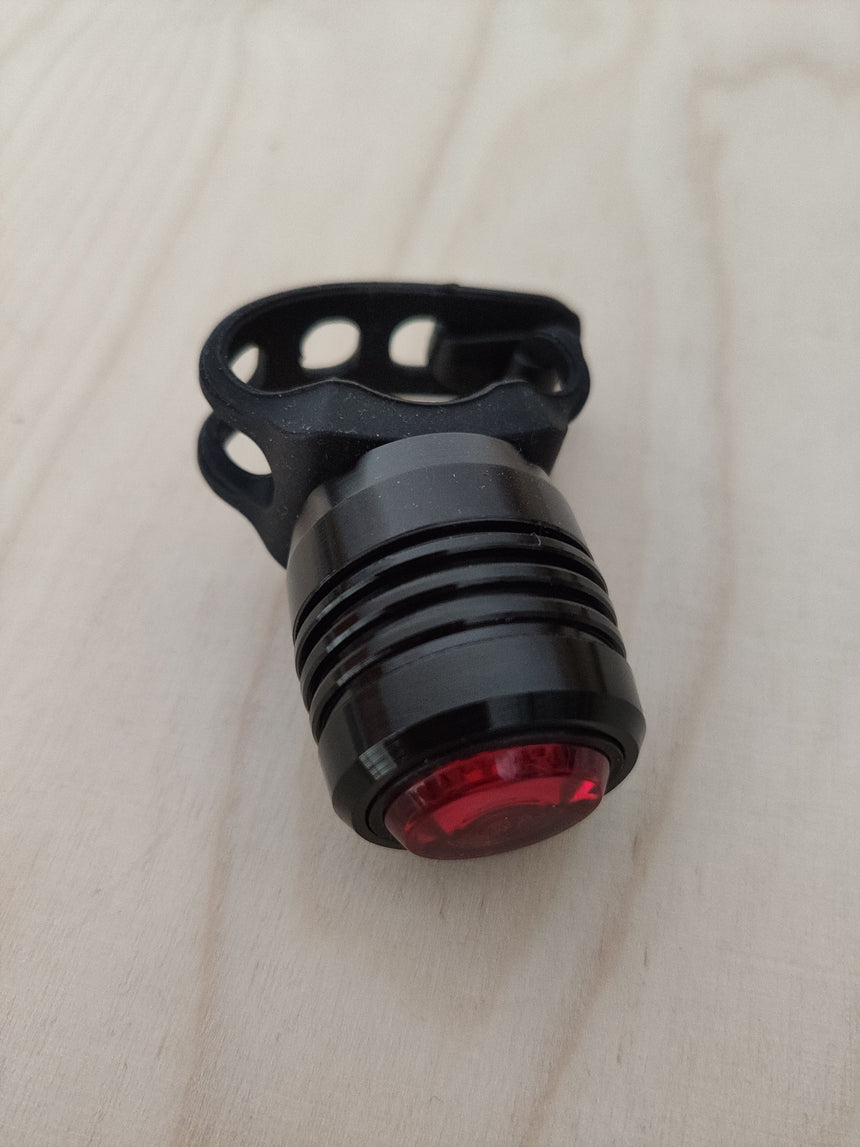 Mini-Rücklicht rot für Sattelstütze Silikon USB aufladbar 3-Modi