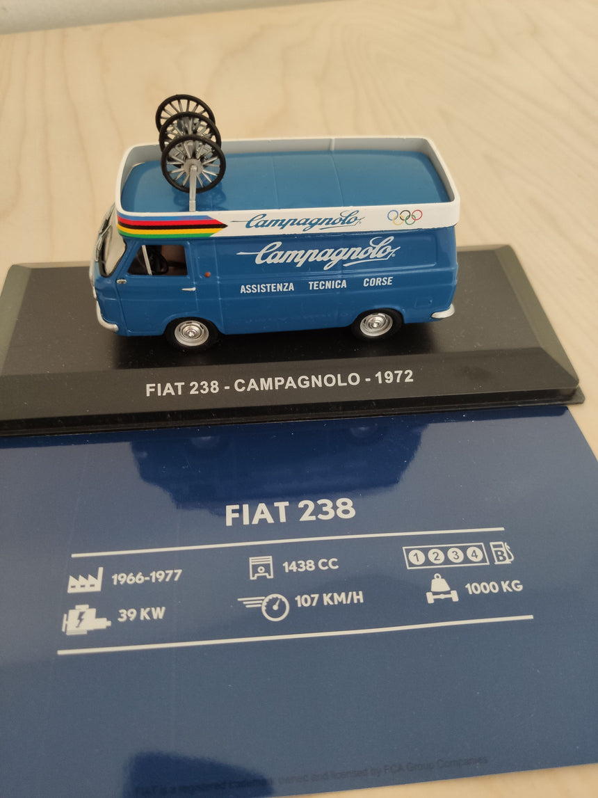 Fiat 238 Trasporter Campagnolo Baujahr 1972 blau 1:43 Modell